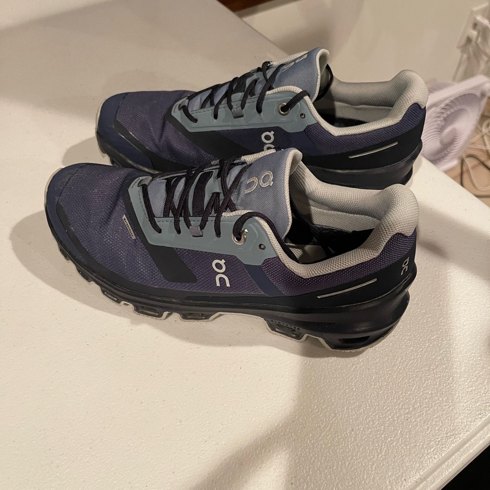 Women’s On Cloud Running Shoe Size 7.5 Used Like New Color Denim/Midnight